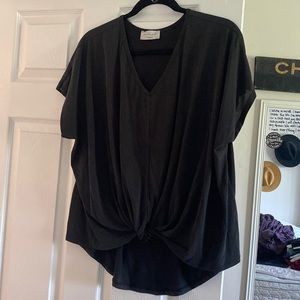 V-neck short sleeve shirt